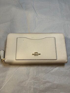 Coach Cream Pebbled Zip-Around Wallet with Card Pocket